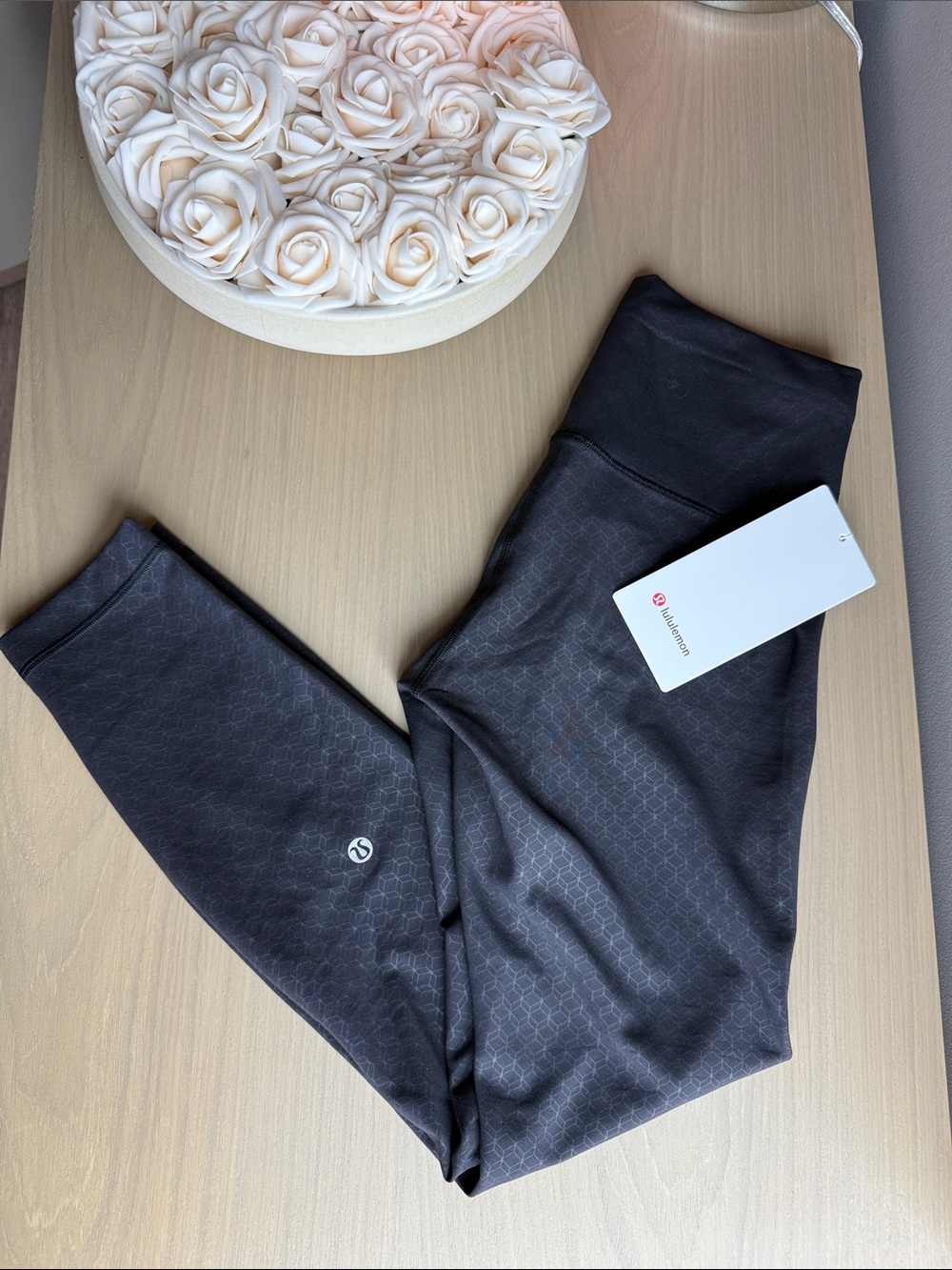 Lululemon Wunder Train High-Rise Tight 25"
Geo Tile Emboss Black size 6 NWT
